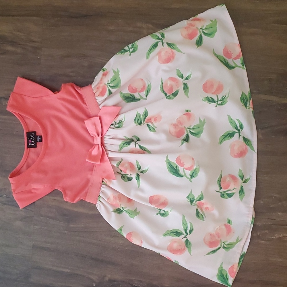 Girl's Peach 🍑 print dress